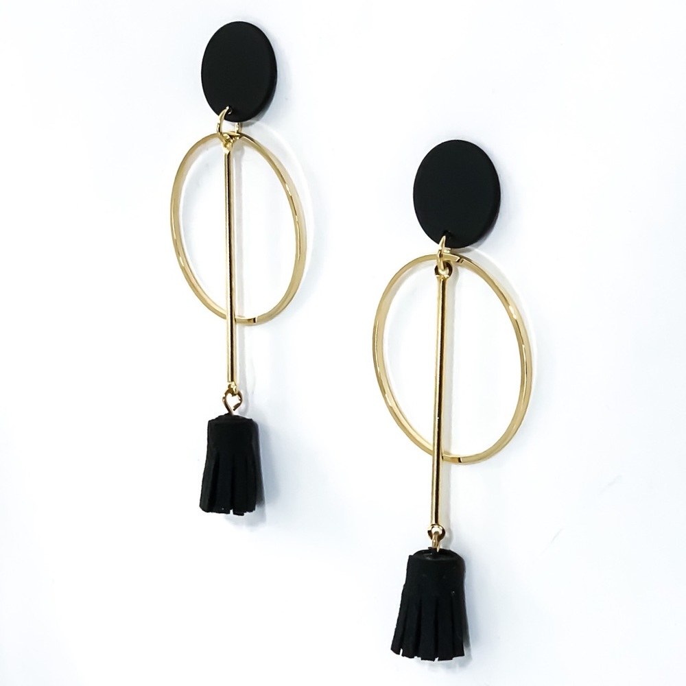 Hoop tassel earrings in Black